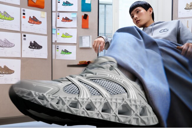 【DIOR】「B35 NXXT」から新作スニーカーが登場