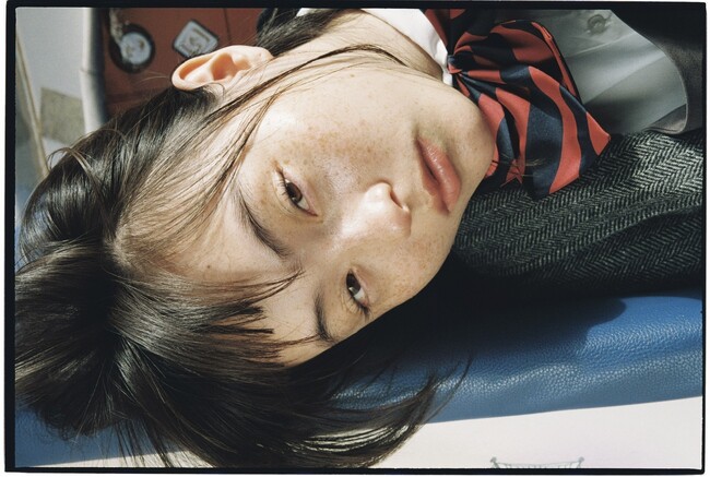 モトーラ世理奈 × 松岡一哲「せりなが」の集大成となる写真展を開催