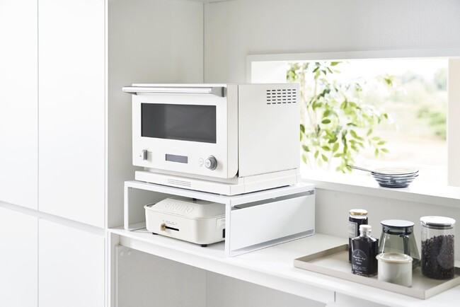 ホットプレートやカセットコンロを収納できるラックと、脚付きのランドリーバスケットが発売になりました。