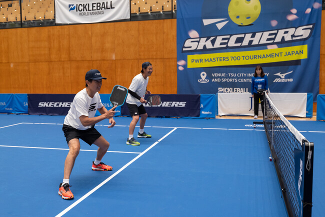 日本開催の国際ピックルボール大会 「SKECHERS PWR MASTERS 700 TOURNAMENT JAPAN」に俳優の石黒賢がスペシャルゲストとして登場！ 