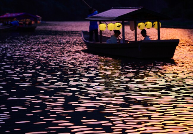 【星のや京都】京都の避暑地・嵐山で暑い夏を涼しく過ごす納涼プログラムに、今年は新たにプライベート鵜飼舟の体験が登場