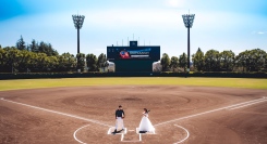 憧れのウェディングドレスや白無垢（しろむく）姿で、ホームランも夢じゃない！？本物の野球場を借り切ってのフォトプランが、2025年の予約受け付けをスタート