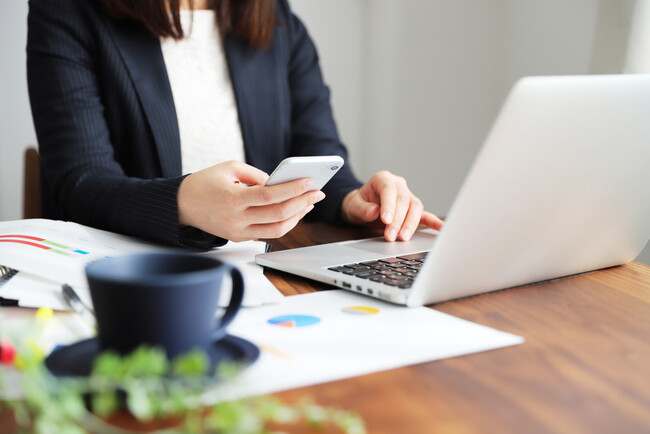 賃上げの二極化が鮮明に　従業員5,000人以上の企業は99人以下の約3倍の割合で賃上げを実施、実施率で最大24ポイントの差