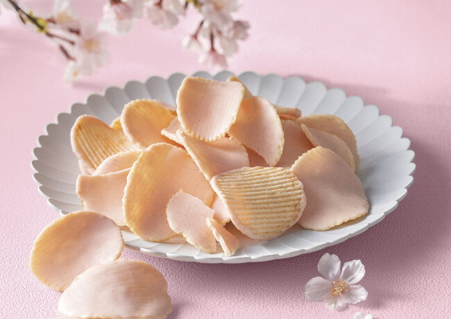 ポテトチップス チョコレートに春を感じるフレーバーが登場！ゴディバ「ポテトチップス チョコレート 桜」