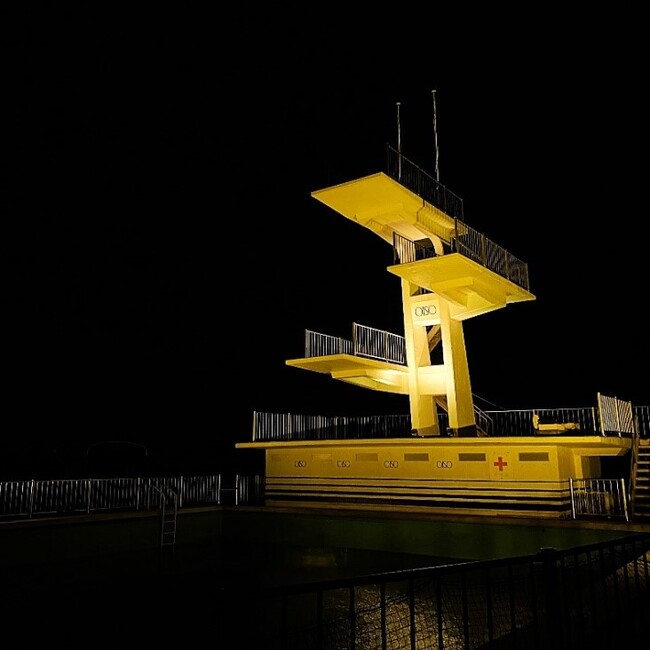 【大磯プリンスホテル】国際女性デーに合わせたサプライズ！！！10mの飛込み台を“ハッピーイエロー”にライトアップ ＆レストランS.DININGでのフェア来場者へ感謝を込めた“ミモザ”をプレゼント