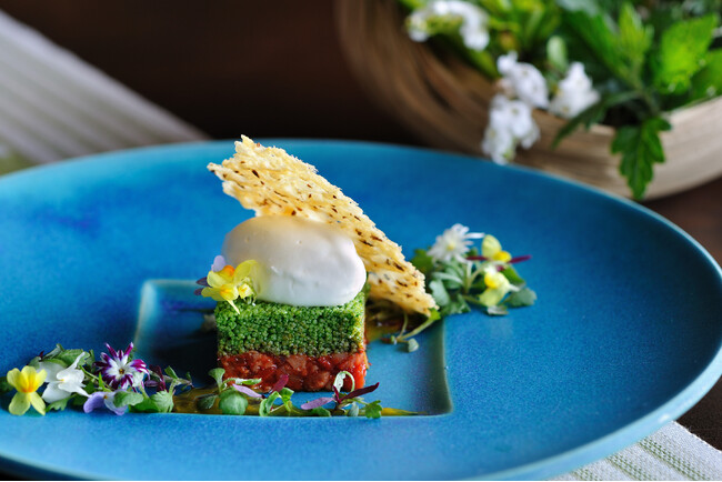 【星のや竹富島】島の天・地・人が織りなす美食「島テロワール」春のディナーコースを提供開始