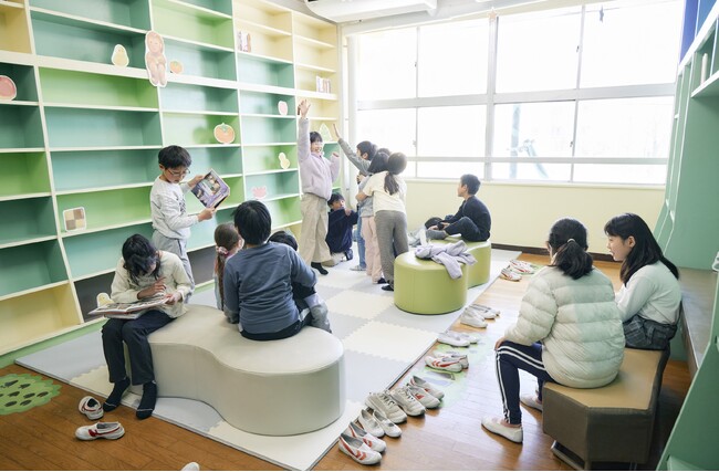 【東京都板橋区】誰でも安心して過ごせる小学校の「居場所」が、地域の力で「絵本のまち」テイストにリニューアル！