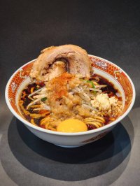 新ラーメン店「元祖白飯系ラーメン 夜郎時代」大阪十三に3月13日開業！