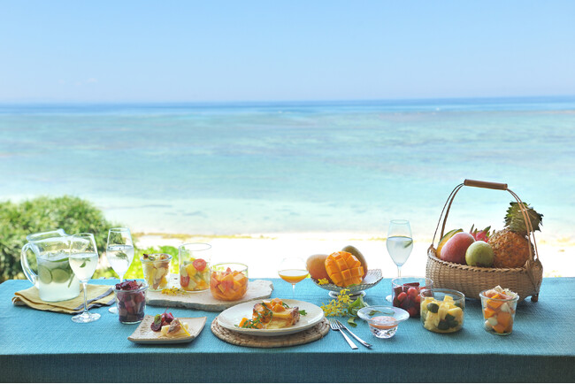 【星のや沖縄】客室で旬のフルーツを堪能する夏限定の特別朝食。今年は夏のごちそう・マンゴーを存分に味わう「みーくふぁやー果実朝食」提供