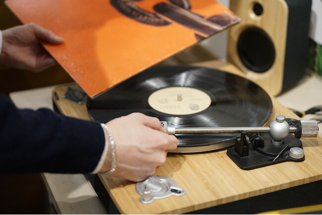 アナログレコード専門店・Face Recordsが福岡天神 ワンビル店で、新たな音楽のつながりを生むイベント開催！