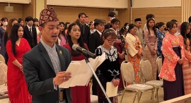 振袖や袴、サリーやアオザイなど艶やかな伝統衣装で新たな世界へ旅立ち!人材不足が深刻な介護業界などで活躍する“金の卵”、留学生ら105人に卒業証書を授与 振袖や袴、サリーやアオザイなど艶やかな伝統衣装で新たな世界へ旅立ち!人材不足が深刻な介護業界などで活躍する“金の卵”、留学生ら105人に卒業証書を授与