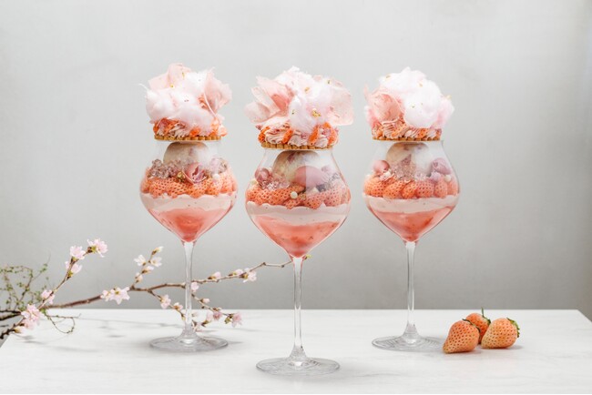 【SALON BAKE & TEA】希少な白いちご「淡雪」を贅沢に使用したパフェが新登場！大人気アフタヌーンティーとスイーツビュッフェも春の装いに