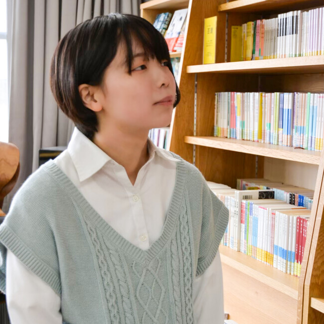 第21回「女による女のためのR-18文学賞」で大賞を受賞した京都芸術大学 大学院在籍中の上村 裕香さんのデビュー作『救われてんじゃねえよ』が新潮社から4月16日に発売！