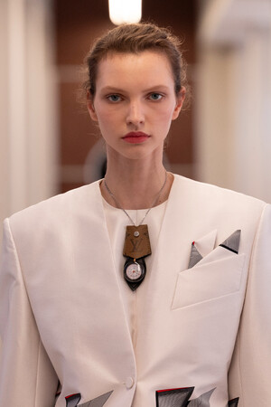 【ルイ・ヴィトン】2025秋冬ウィメンズ・コレクションのランウェイに歴史あるタイムピース「LV II」が登場