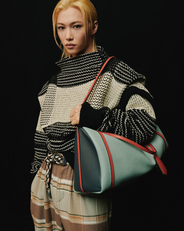 【ルイ・ヴィトン】2025秋冬ウィメンズ・ファッションショーのバックステージを公開