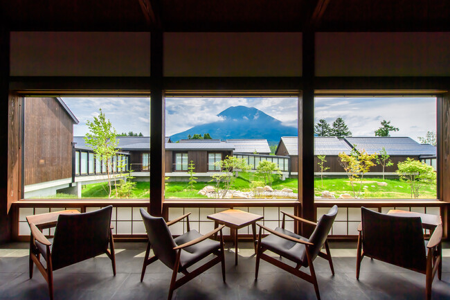 【ニセコ羊蹄の宿　楽 水山】オーガニックコスメブランド ＜ジュリーク＞と、＜楽 水山＞による「香りが誘う、深い眠りとニセコグリーンに秘められた美容体験コラボプラン」を6/1（日）より提供、本日予約開始