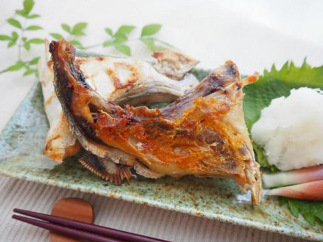 「魚の切り身で『カマ』は、お刺身と同じぐらい鉄板ですよ！！」ｂｙ店長談3月14（金）～16日（日）の週末に、限定５０食で、お刺身食べ放題のメニューとして「ブリカマの塩焼き」が登場！無くなり次第終了