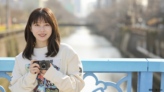 【女優・横山由依が愛用する意外なカメラとは？】日常を切り撮った作品６枚を公開。写真ライフ春号3月17日発売！