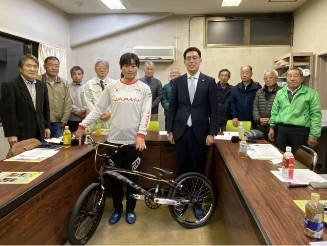 埼玉の地場ゼネコン、BMXレーシング世界大会出場の中学生・澤田茉奈選手に6年間の支援決定