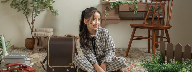レトロ＆ナチュラルの新定番 - 現代的なセットアップスーツを着こなして魅せる、入学写真のNEWビジュアル【写真工房ぱれっと函館北斗店】