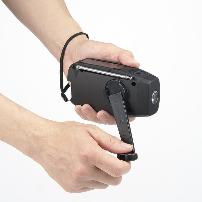 ラジオ付き手回し充電ライトを発売。