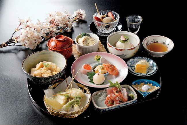 【明治記念館】“彩り豊かな春の味覚を堪能！”　平日限定・室料サービスで懐石料亭「花がすみ」のランチ「春ざんまい御膳」をご用意しています