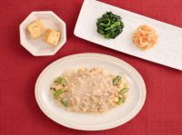 香ばしい炒飯と濃厚な白湯スープが食欲をそそる「たっぷりそぼろの白湯あんかけ炒飯」を3月18日（火）から発売