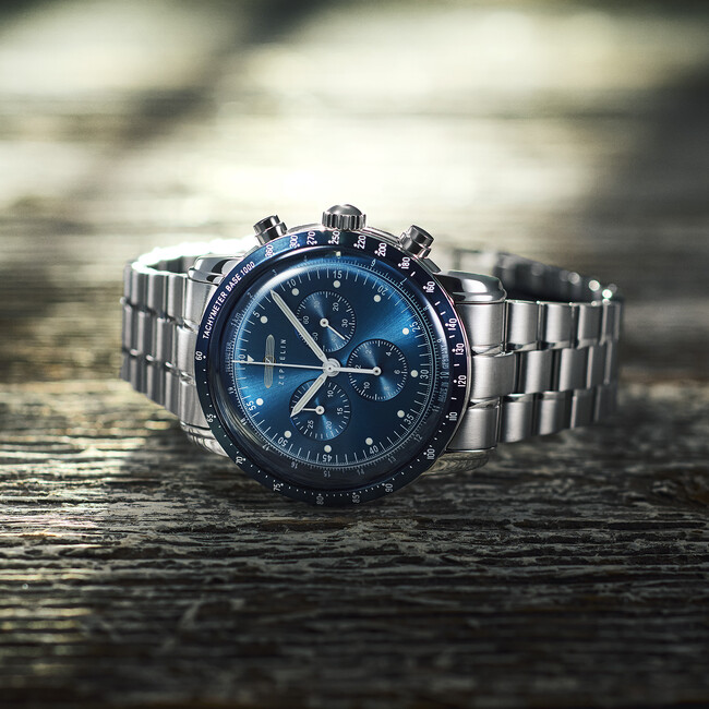 ドイツ時計 ZEPPELIN＜ツェッペリン＞の＜100周年記念シリーズ 日本限定クロノグラフ＞ブレスレットモデルに、春夏の袖元を彩るメタリックブルーの新色が登場！