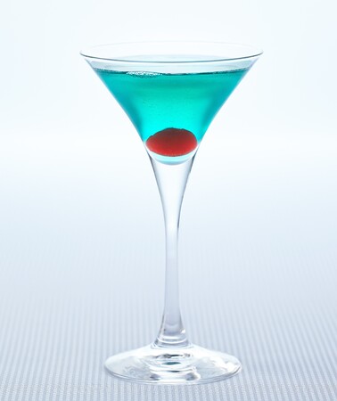 【ホテル日航大阪】大阪が誇るジンと梅酒を使ったカクテル「シンボル」をメインバー夜間飛行にて4月1日より提供