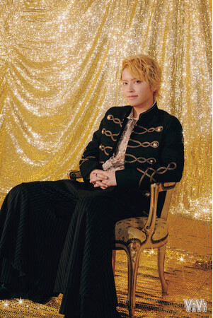 ViVi5月号では手越祐也さんの単独特集４P +ポジティブステッカーの特典付き。待ち受けにすると運気が上昇するというウワサの“金手越”画像も配布開始！