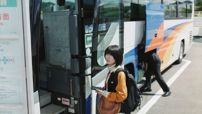 【高速道路を舞台にした“ささやかな幸せ”を描いた企業CM】「独り立ち」編、 3月21日から放映開始　都会へと“独り立ち”する娘と、その母親のストーリーを描く