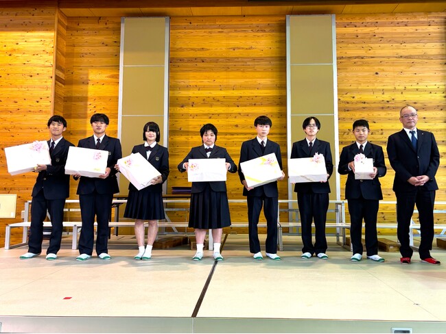 ＜製缶メーカーと地元中学校による産学連携プロジェクトを実施＞生徒の思い出を缶に込めた「卒業記念缶」を共同制作