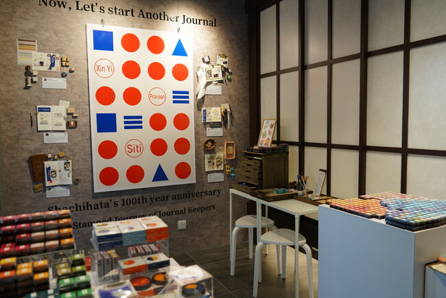 会場はマレーシア・クアラルンプールの十割蕎麦店　「シヤチハタ創業100周年記念展」開催