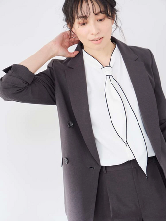 P.S.FAレディスのおすすめ春のオフィスウェアはフロントのデザインがアクセントの華やか＆きちんとブラウス～新生活のワークシーンを爽やかに過ごそう～