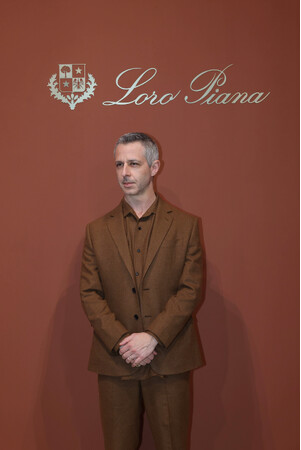 【ロロ・ピアーナ】　セレブリティがメゾン初の展覧会のオープニング・ガラにてロロ・ピアーナを着用