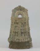 扁平鈕式銅鐸 弥生時代(中期)・前2~前1世紀 兵庫県神戸市東灘区渦森台出土 青銅製 東京国立博物館蔵(※貸与予定作品) 扁平鈕式銅鐸 弥生時代(中期)・前2~前1世紀 兵庫県神戸市東灘区渦森台出土 青銅製 東京国立博物館蔵(※貸与予定作品)