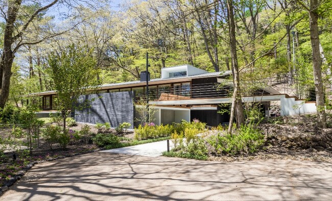 【令和7年地価公示から見るトレンド】地価上昇が示す“旧軽井沢ブランド”の強さ