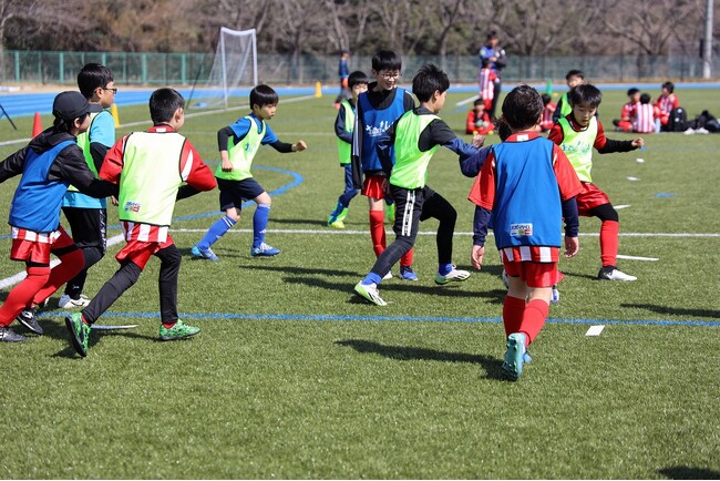 津市で好評開校中「桃園サッカースクール」の練習時間が変更。19時スタートで通いやすく！