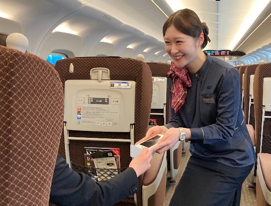 東海道新幹線のモバイルオーダーサービスでクレジットカード、QR コード・バーコード決済がご利用いただけます