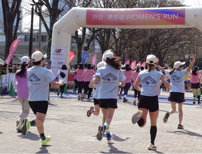 「第15回渋谷・表参道WOMEN’S RUN」に参加！“巨大ガチャマシーン”でアラスカ産天然スケソウダラの魅力を訴求