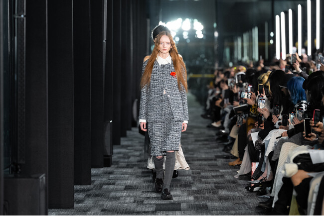 「tiit tokyo(ティート トウキョウ)」2025fall winterコレクションを発表テーマは”Sparkle”