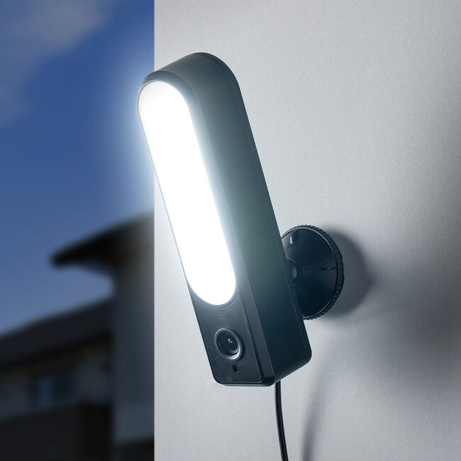 これ一つで防犯対策は完璧!人感センサーLEDライト付きネットワーク防犯カメラを3月25日に発売
