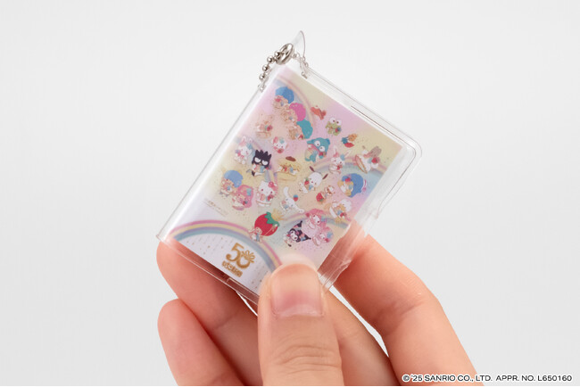 いちご新聞創刊50周年を記念して、歴代のかわいい表紙をデザインした豆ノートがガシャポン(R)に登場！『サンリオキャラクターズ いちご新聞 豆ガシャノート』