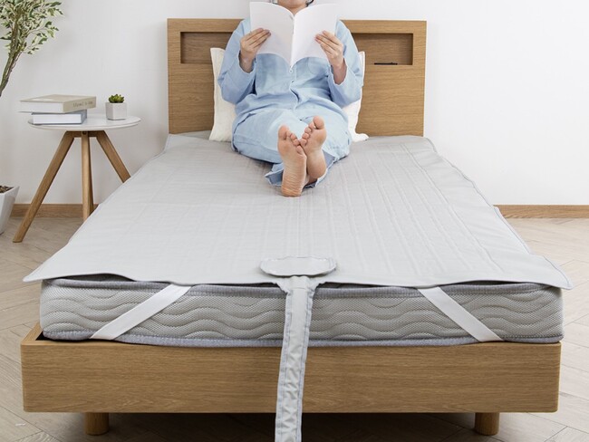 今年の夏はエアコンがいらない？！睡眠時のエアコンの悩みを解消する「温冷水敷きパッド」