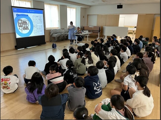 メガネのZoff「目の健康」を啓発する出張授業～千葉県流山市立市野谷小学校の小学4年生の児童74名、教職員を対象に実施～