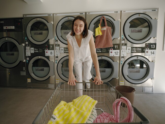 コンセプトブランド「Firsthand」 WOMENS 2025 SPRING&SUMMERの 新ビジュアルを公開！