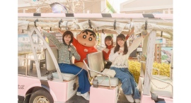 ニジゲンノモリ「クレヨンしんちゃんアドベンチャーパーク」 土日祝限定「ふたば幼稚園トラム」乗車記念オリジナルステッカー 3月29日（土）より期間限定で配布開始
