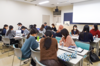 東京家政大学の学生らがマリンフーズ株式会社とコラボし海鮮総菜「+IPPIN」の新商品を開発
