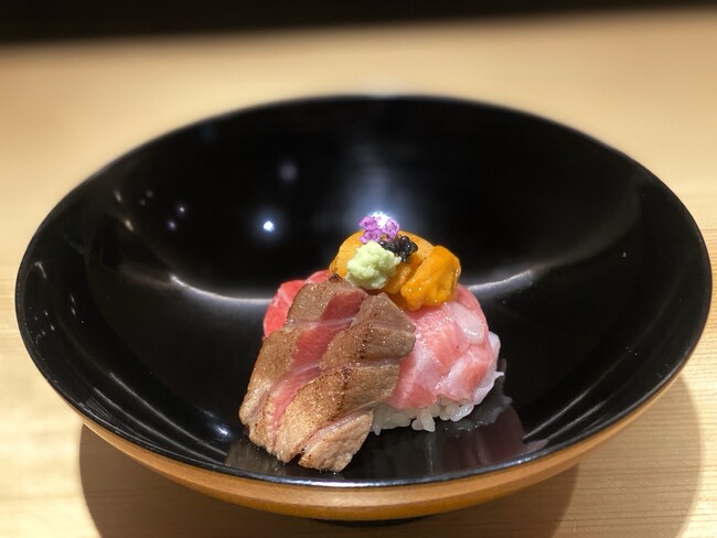 【1日10食限定！】豊洲で仕入れた！”天然生本マグロと厳選生雲丹”を使用した超贅沢小丼付き特別コースをご提供！