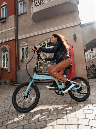 ADO EBIKEグローバルユーザーが10万人突破！なぜこのスタイリッシュな電動アシスト自転車が人気なのか？